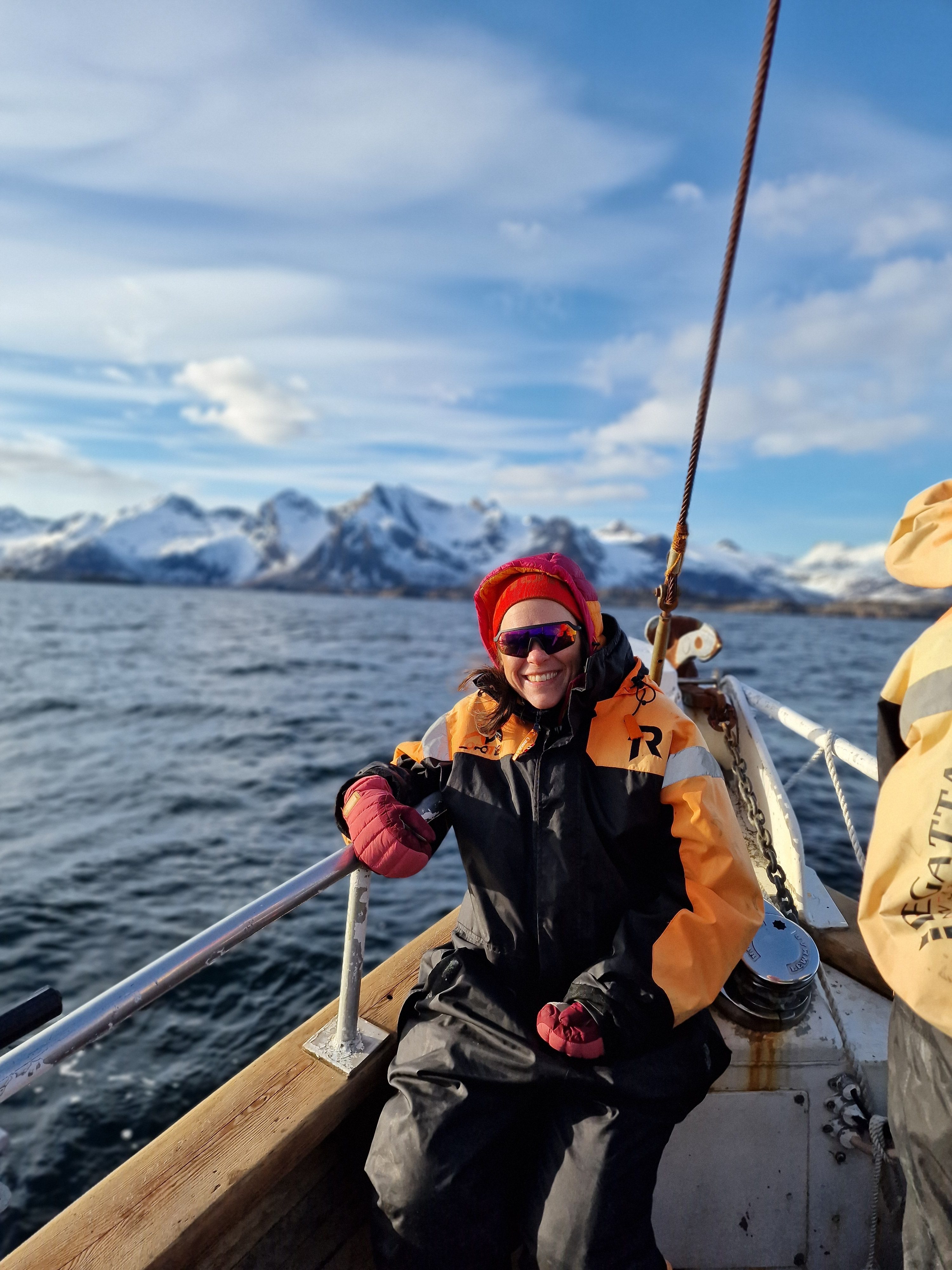 Tradisjonell treskøyte på havet i Lofoten